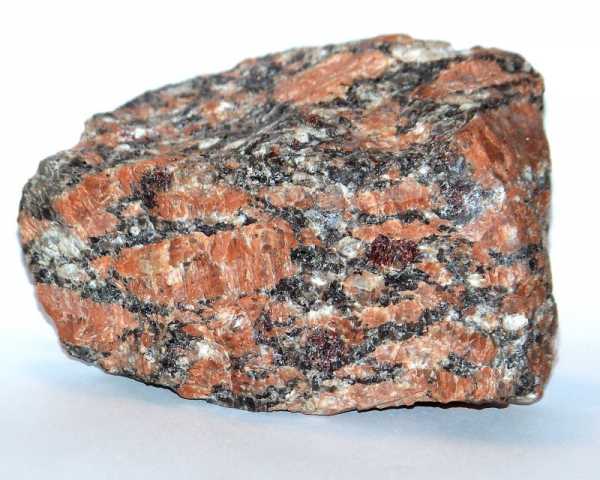 Природный гранитный камень